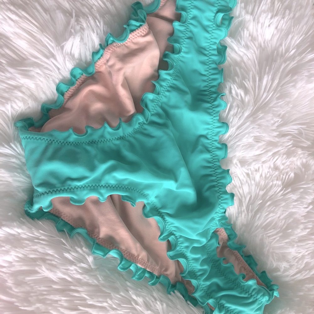 VS Ruffle Edge Cheeky Small NWOT - Picture 3 of 3
